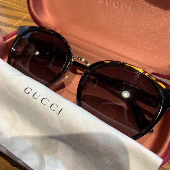 Gucci Sunglasses - Picture 4 of 5